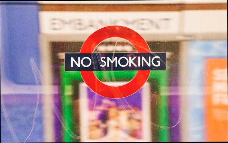 Foto de un letrero de "no fumar".