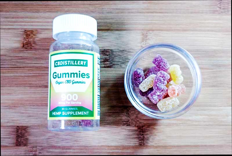 Foto de una botella de CBDisitillery Vegan CBD Gummies, Best CBD Gummies 2019